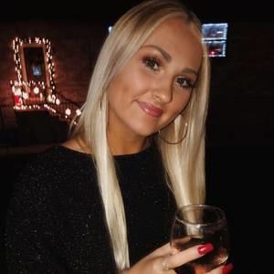 Meet your Posher, Alyssa